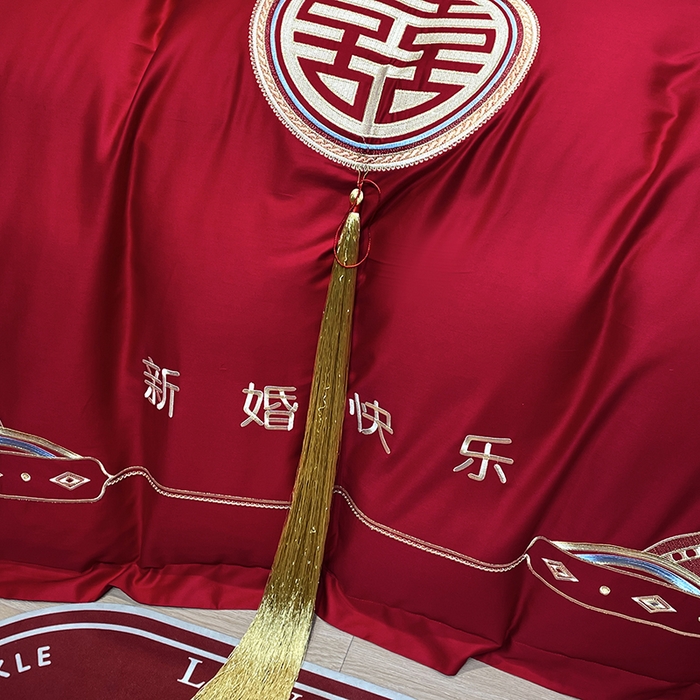 91家纺网 家纺一手货源 找家纺 用心 2024新款亲肤加厚磨毛新中式婚庆四件套多件套 相爱