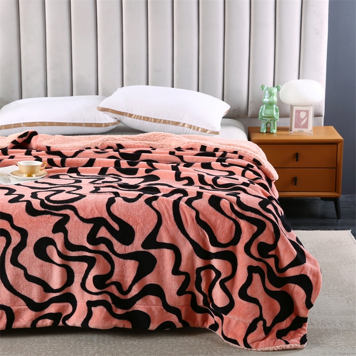 91家纺网 家纺一手货源 找家纺 巴木赫 2024新款熊猫绒配同色羊羔绒毛毯 妃红配色羊羔绒