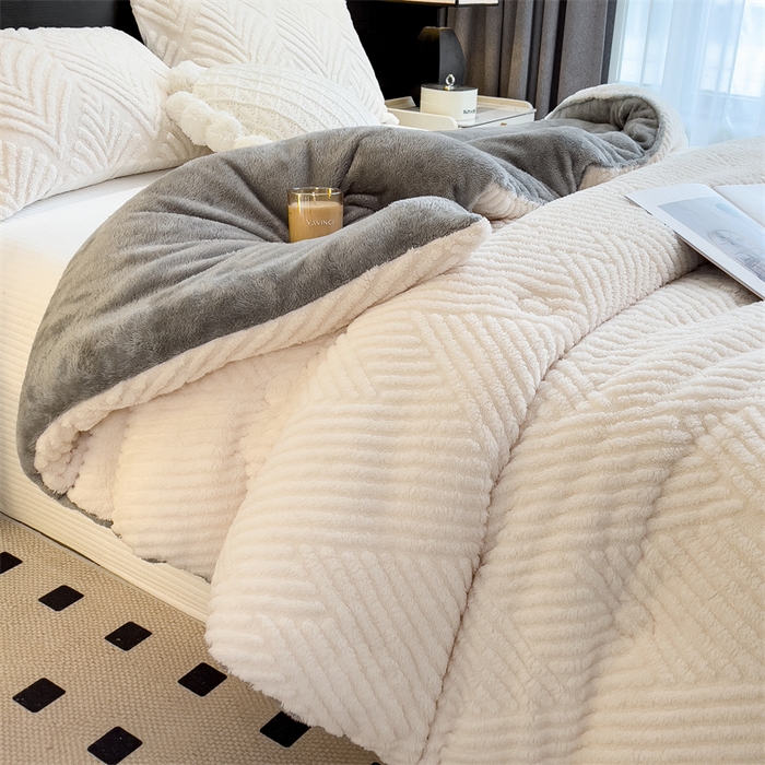 91家纺网 家纺一手货源 找家纺 2024新品塔肤绒保暖舒适冬被子被芯 布拉格-象牙白