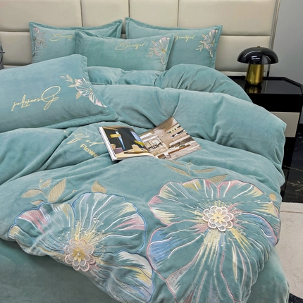 星尚家纺 2024新款全消光230g牛奶绒刺绣保暖四件套-花漾 晨雾绿