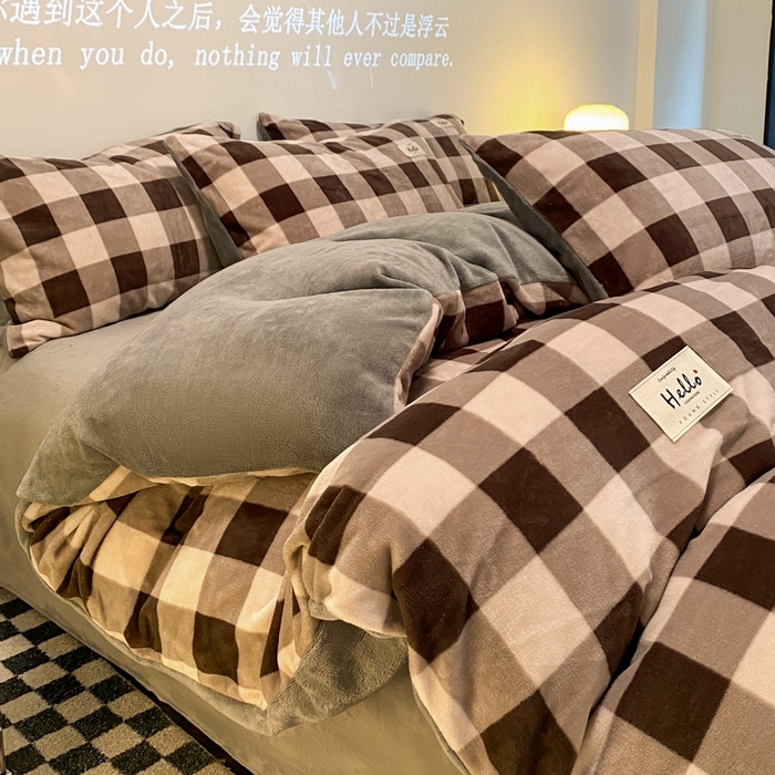 91家纺网 家纺一手货源 找家纺 花漾家居 2024新款无印格条纯色简约风牛奶绒三件套四件套被套床单床笠 格条-大咖格