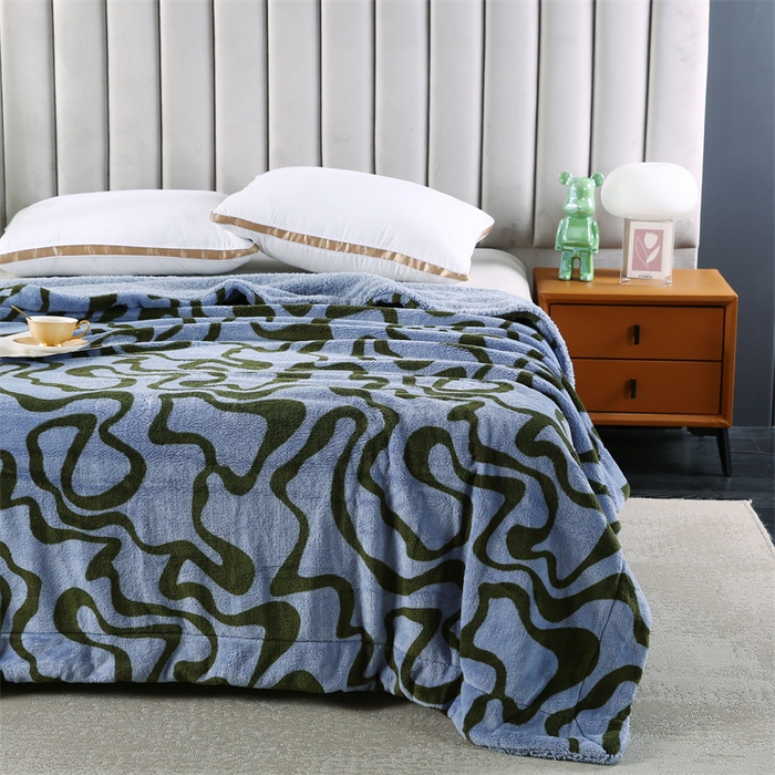 91家纺网 家纺一手货源 找家纺 巴木赫 2024新款熊猫绒配同色羊羔绒毛毯 鸭青配色羊羔绒