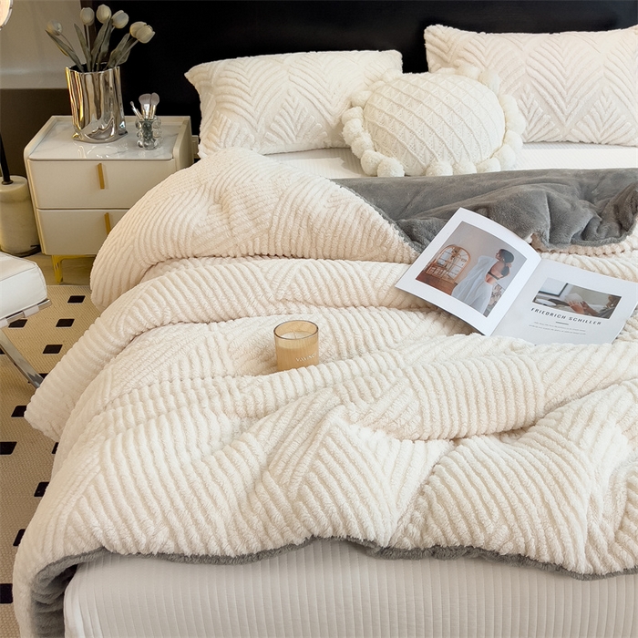 91家纺网 家纺一手货源 找家纺 2024新品塔肤绒保暖舒适冬被子被芯 布拉格-象牙白