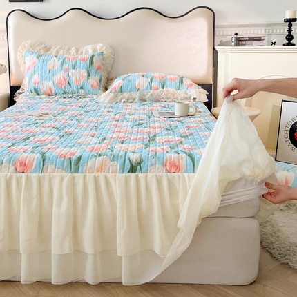 91家纺网 家纺一手货源 找家纺 （总）恋尚 2025新款印花蜜桃棉夹棉床笠式单床裙韩版花边床裙