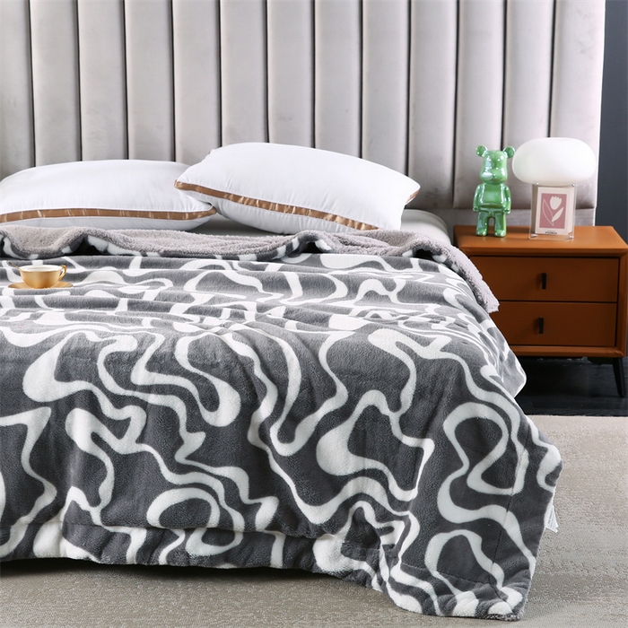 91家纺网 家纺一手货源 找家纺 巴木赫 2024新款熊猫绒配同色羊羔绒毛毯 鱼尾灰配色羊羔绒