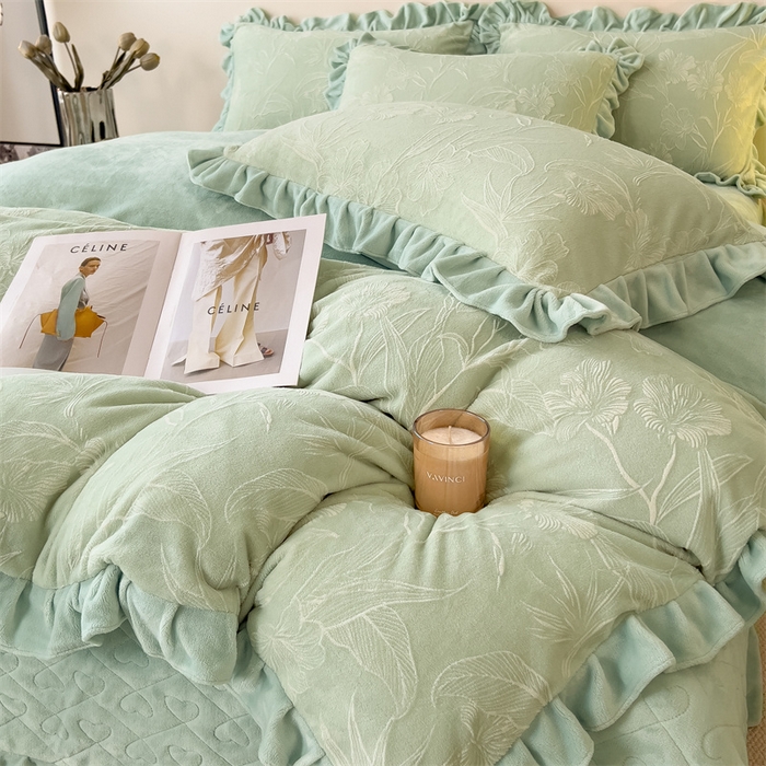 91家纺网 家纺一手货源 找家纺 2024新品A类牛奶绒韩版雕花四件套 凤仙花-绿