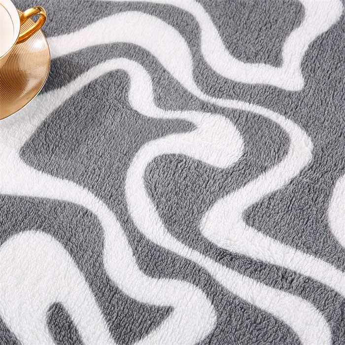 91家纺网 家纺一手货源 找家纺 巴木赫 2024新款熊猫绒配同色羊羔绒毛毯 鱼尾灰配色羊羔绒