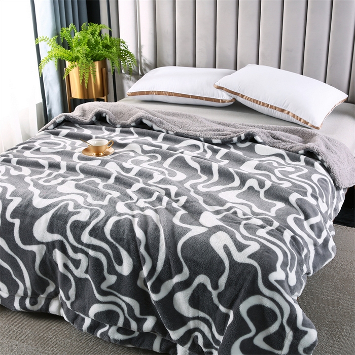 91家纺网 家纺一手货源 找家纺 巴木赫 2024新款熊猫绒配同色羊羔绒毛毯 鱼尾灰配色羊羔绒