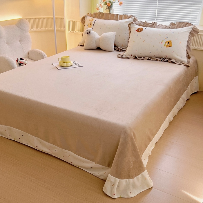 91家纺网 家纺一手货源 找家纺 找底底家纺 2024新款牛奶绒印花四件套 曲奇饼干