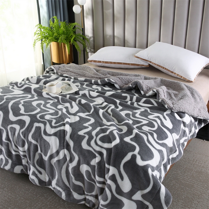 91家纺网 家纺一手货源 找家纺 巴木赫 2024新款熊猫绒配同色羊羔绒毛毯 鱼尾灰配色羊羔绒