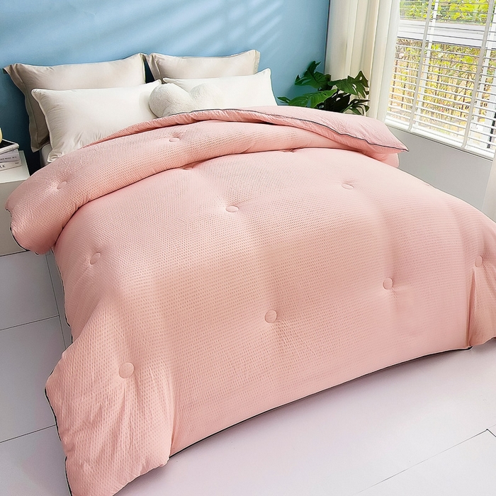 91家纺网 家纺一手货源 找家纺 暖阁 2025新款亲肤压泡豆豆羽丝被冬被春秋被被子被芯 玉色