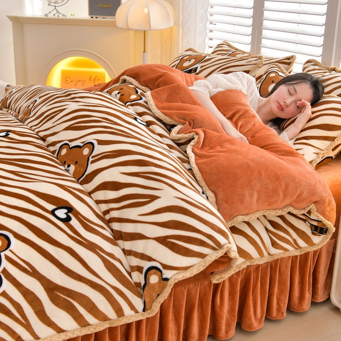 91家纺网 家纺一手货源 找家纺 绒耀 2025新款高克重牛奶绒四件套保暖四件套直播爆款电商爆款 熊先生