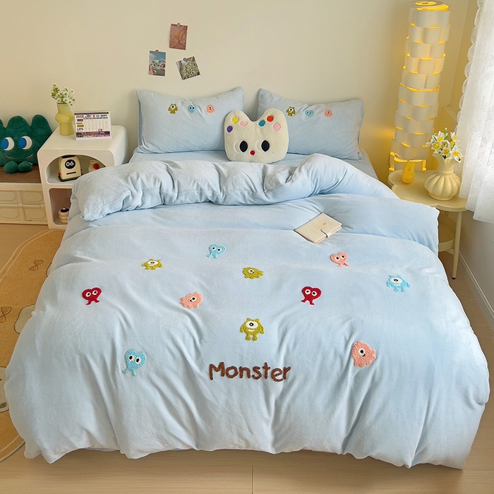 91家纺网 家纺一手货源 找家纺 梦之岛 2024新款多巴胺小怪兽可爱牛奶绒毛巾绣四件套 小怪兽-蓝