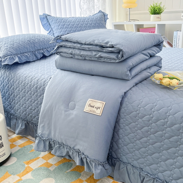 91家纺网 家纺一手货源 找家纺 暖居 2024新款250X270韩系纯色纯棉床盖三件套四件套+双面纯棉同款春秋被 天空蓝花束款