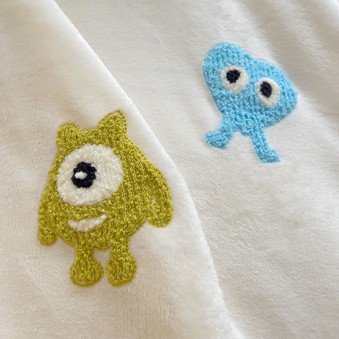 91家纺网 家纺一手货源 找家纺 梦之岛 2024新款多巴胺小怪兽可爱牛奶绒毛巾绣四件套 小怪兽-白蓝