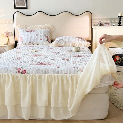 91家纺网 家纺一手货源 找家纺 （总）恋尚 2025新款印花蜜桃棉夹棉床笠式单床裙韩版花边床裙