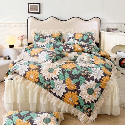 91家纺网 家纺一手货源 找家纺 （总）恋尚 2025新款印花蜜桃棉夹棉床笠式床裙四件套韩版花边四件套