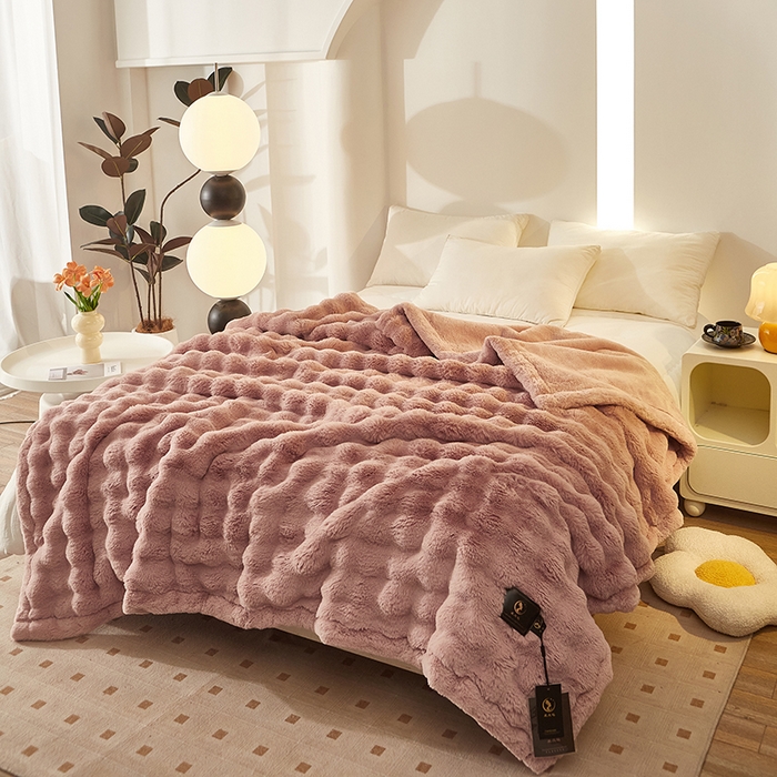 91家纺网 家纺一手货源 找家纺 尚品凤凰 2025新款亲肤舒适加厚保暖貂绒兔毛泡泡毛毯 泡泡-樱花粉