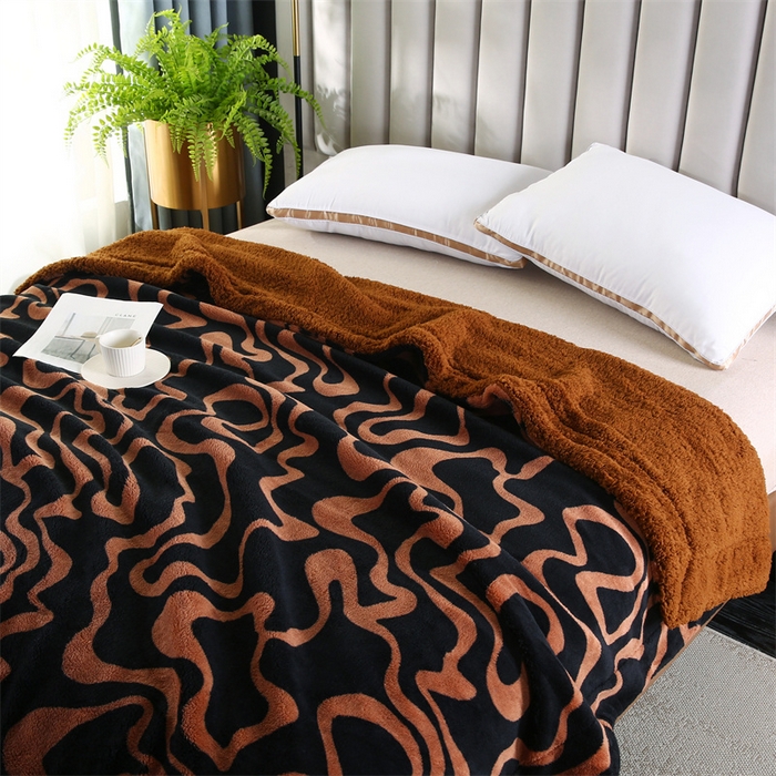 91家纺网 家纺一手货源 找家纺 巴木赫 2024新款熊猫绒配同色羊羔绒毛毯 黑茶同色羊羔绒