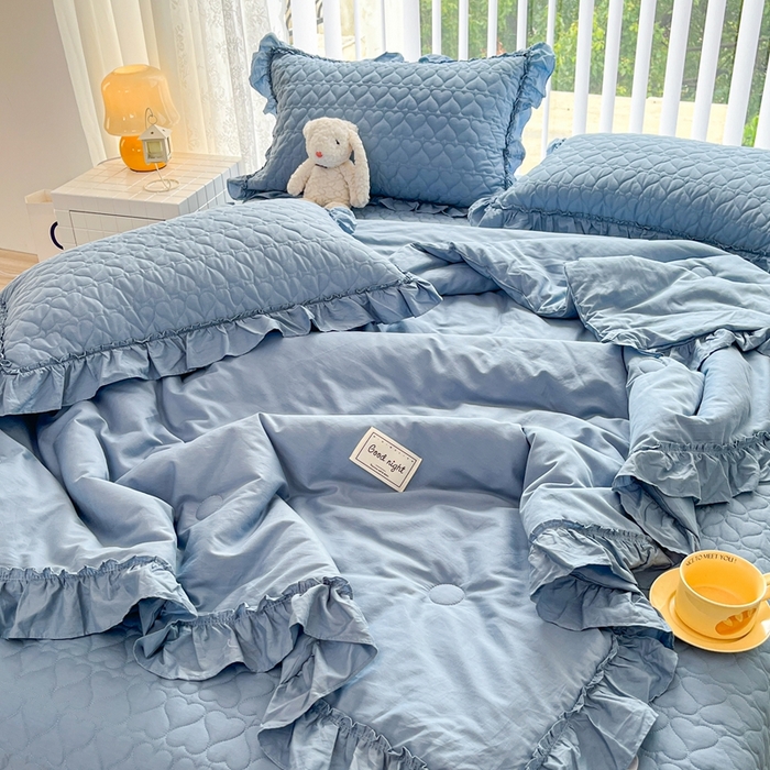 91家纺网 家纺一手货源 找家纺 暖居 2024新款250X270韩系纯色纯棉床盖三件套四件套+双面纯棉同款春秋被 天空蓝花束款