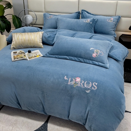 91家纺网 家纺一手货源 找家纺 星尚家纺 2024新款全消光230g牛奶绒刺绣保暖四件套-迪美 宾利蓝