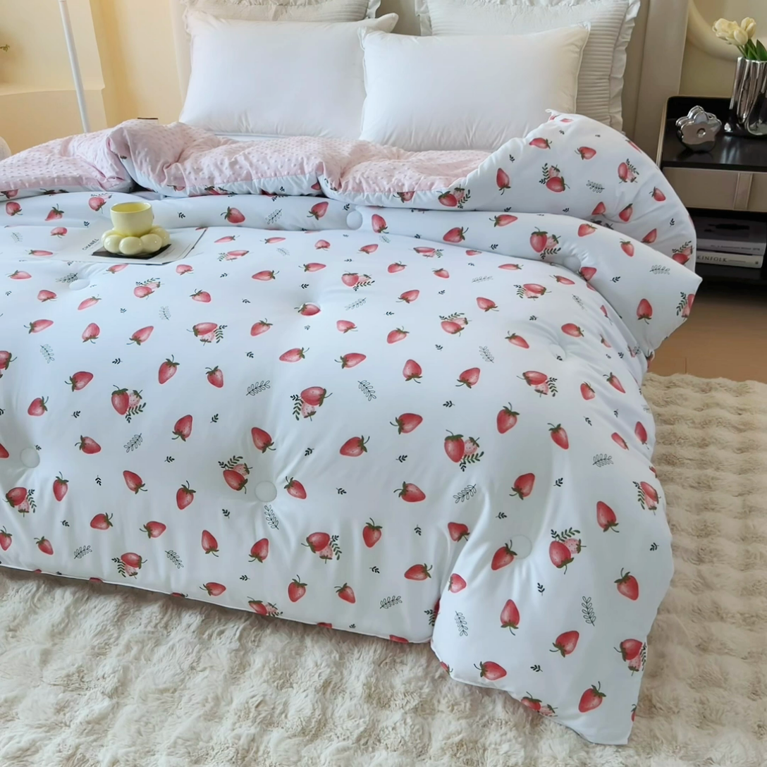 91家纺网 家纺一手货源 找家纺 暖阁 2025新款A类水洗棉豆豆被冬被春秋被被子被芯 草莓甜心