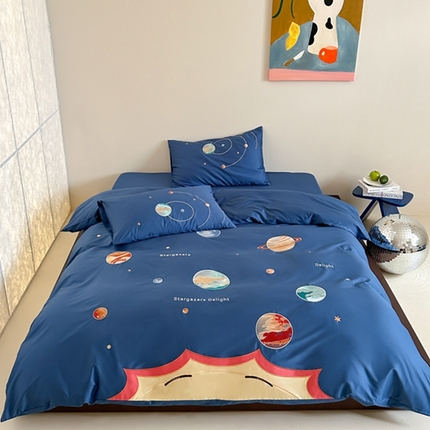 91家纺网 家纺一手货源 找家纺 紫桐 2025新款50s双股长绒棉卡通贴布绣四件套系列 漫游宇宙