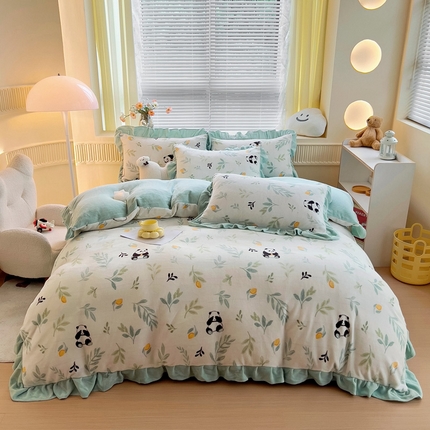 91家纺网 家纺一手货源 找家纺 找底底家纺 2024新款牛奶绒印花四件套 熊猫抱竹