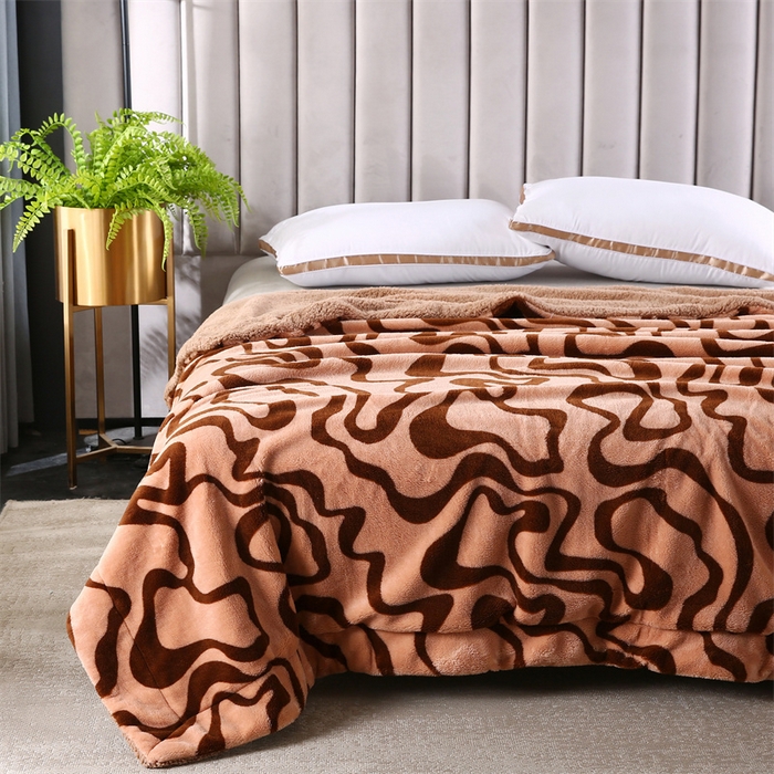 91家纺网 家纺一手货源 找家纺 巴木赫 2024新款熊猫绒配同色羊羔绒毛毯 驼咖配色羊羔绒