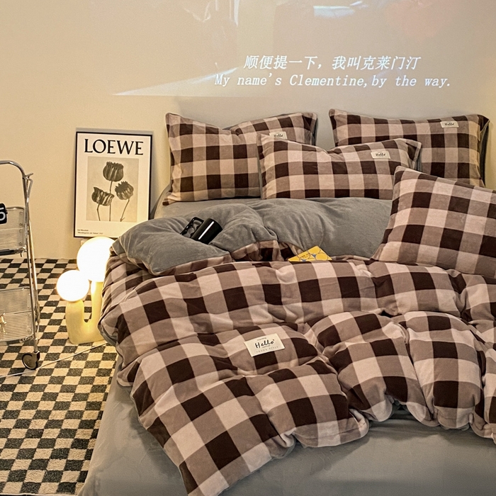 91家纺网 家纺一手货源 找家纺 花漾家居 2024新款无印格条纯色简约风牛奶绒三件套四件套被套床单床笠 格条-大咖格