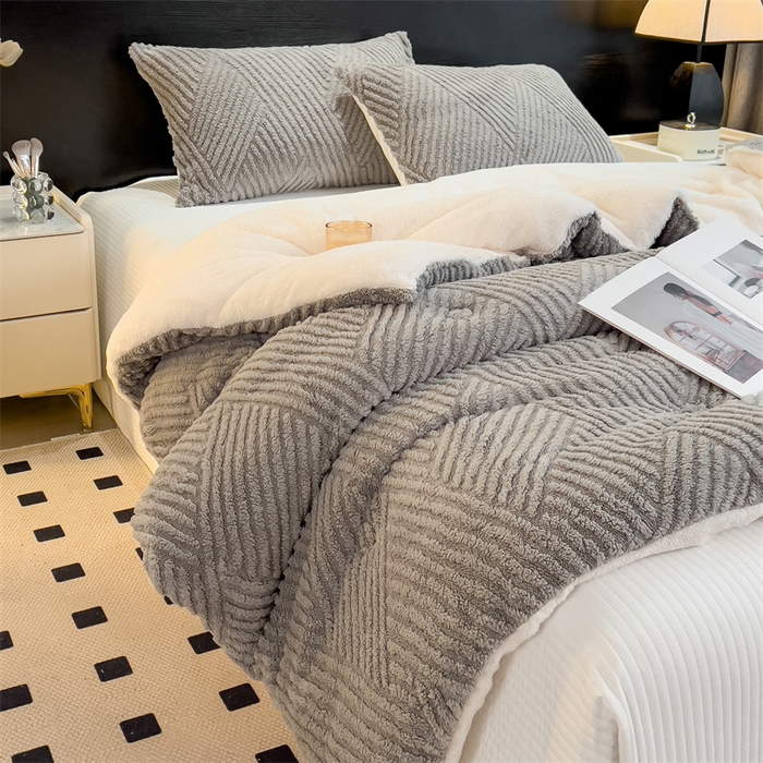 91家纺网 家纺一手货源 找家纺 2024新品塔肤绒保暖舒适冬被子被芯 布拉格-浅灰