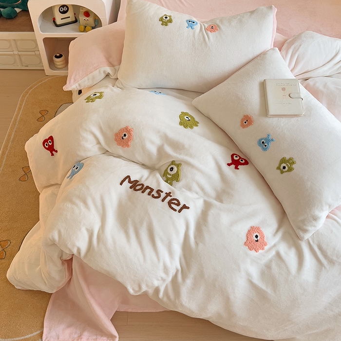 91家纺网 家纺一手货源 找家纺 （总）梦之岛 2024新款多巴胺小怪兽可爱牛奶绒毛巾绣四件套