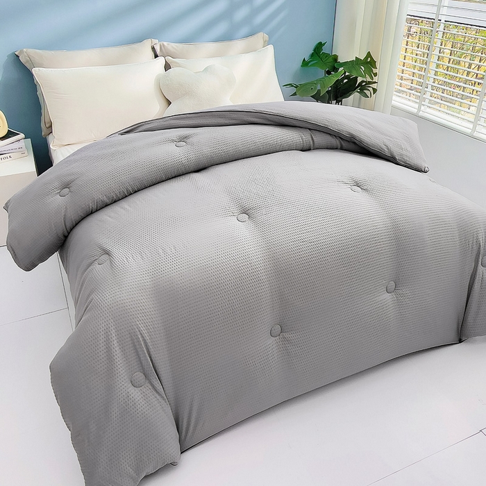 91家纺网 家纺一手货源 找家纺 暖阁 2025新款亲肤压泡豆豆羽丝被冬被春秋被被子被芯 优雅灰