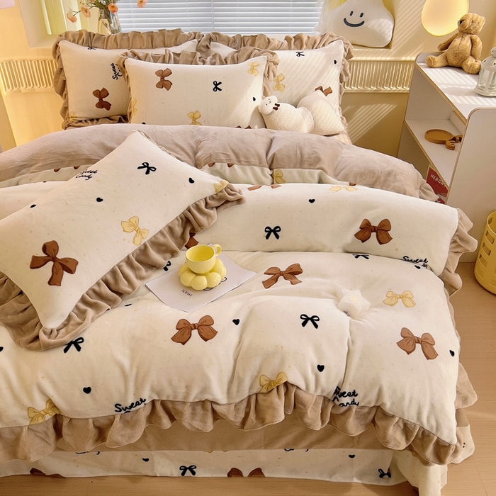 91家纺网 家纺一手货源 找家纺 找底底家纺 2024新款牛奶绒印花四件套 奶咖蝴蝶结