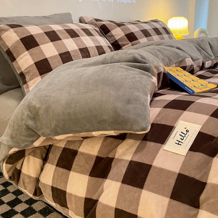 91家纺网 家纺一手货源 找家纺 花漾家居 2024新款无印格条纯色简约风牛奶绒三件套四件套被套床单床笠 格条-大咖格