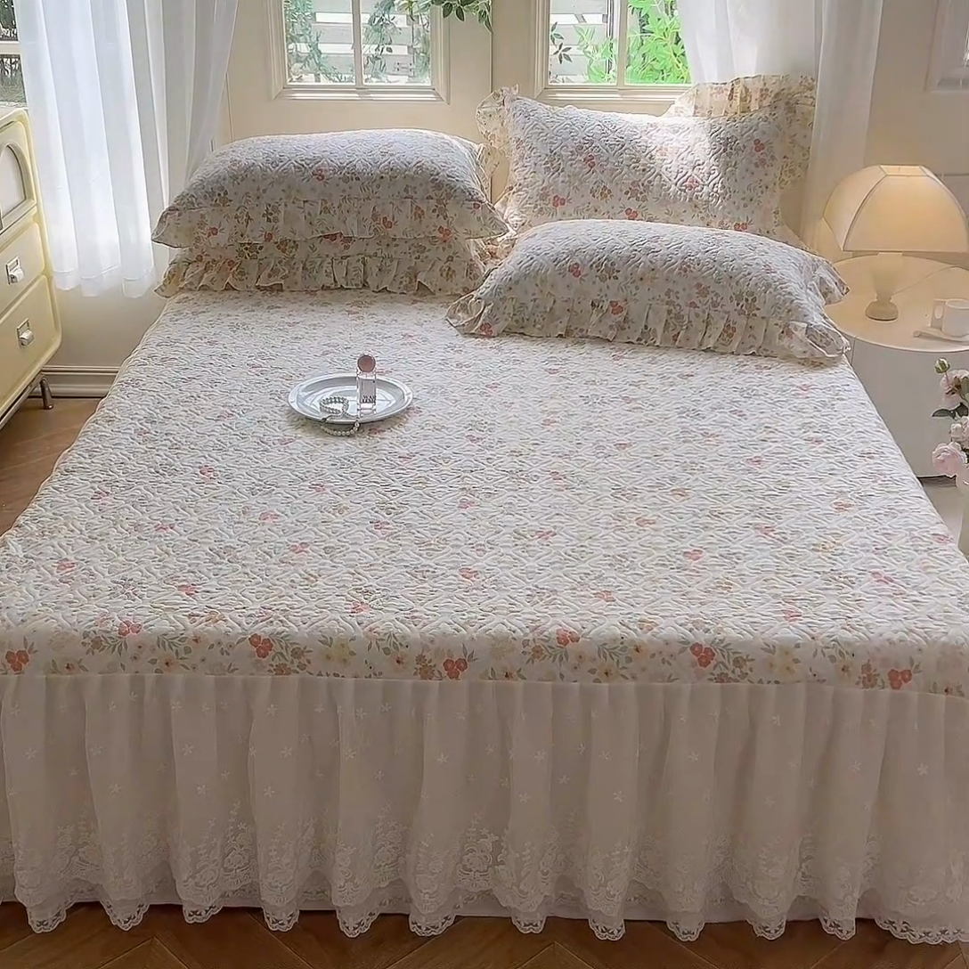 91家纺网 家纺一手货源 找家纺 2024新款全棉夹棉绗缝床裙三件套纯棉印花法式四件套套件蕾丝公主风 甜蜜蜜