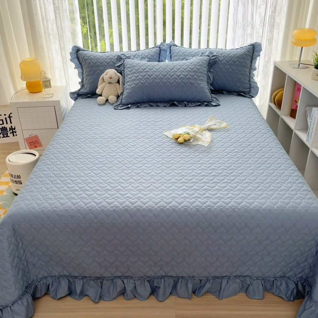 91家纺网 家纺一手货源 找家纺 暖居 2024新款250X270韩系纯色纯棉床盖三件套四件套+双面纯棉同款春秋被 天空蓝花束款