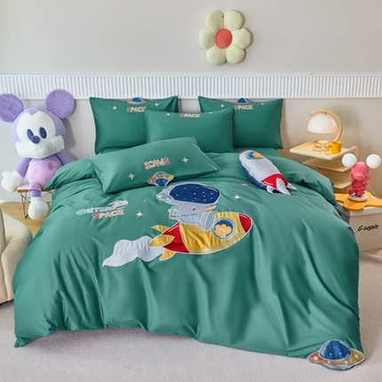 91家纺网 家纺一手货源 找家纺 紫桐 2025新款50s双股长绒棉卡通贴布绣四件套系列 星际太空（控价420） 星际太空-湖水绿