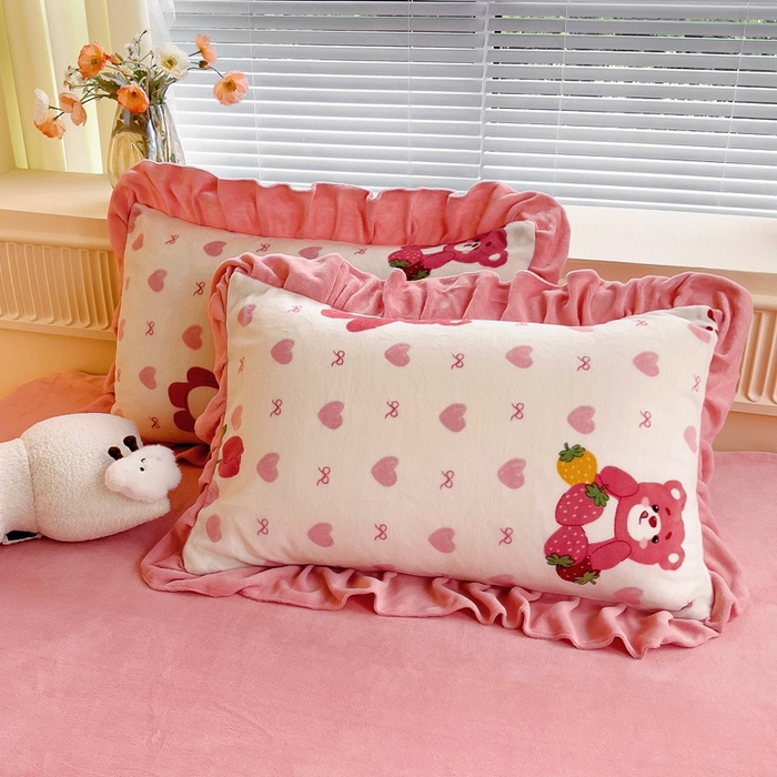 91家纺网 家纺一手货源 找家纺 找底底家纺 2024新款牛奶绒印花四件套 爱心熊