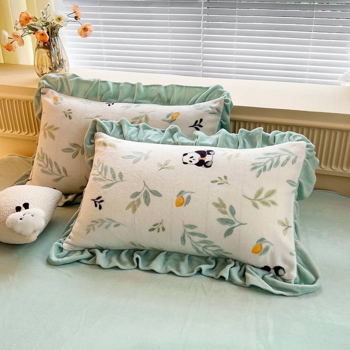 91家纺网 家纺一手货源 找家纺 找底底家纺 2024新款牛奶绒印花四件套 熊猫抱竹