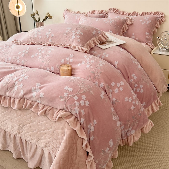 91家纺网 家纺一手货源 找家纺 2024新品A类牛奶绒韩版雕花四件套 梨花海棠-豆沙