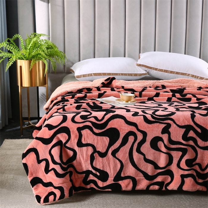 91家纺网 家纺一手货源 找家纺 巴木赫 2024新款熊猫绒配同色羊羔绒毛毯 妃红配色羊羔绒