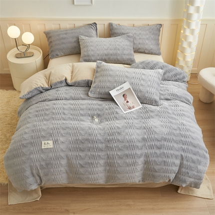 91家纺网 家纺一手货源 找家纺 （总）2024新款牛奶绒雕花风吹麦浪四件套