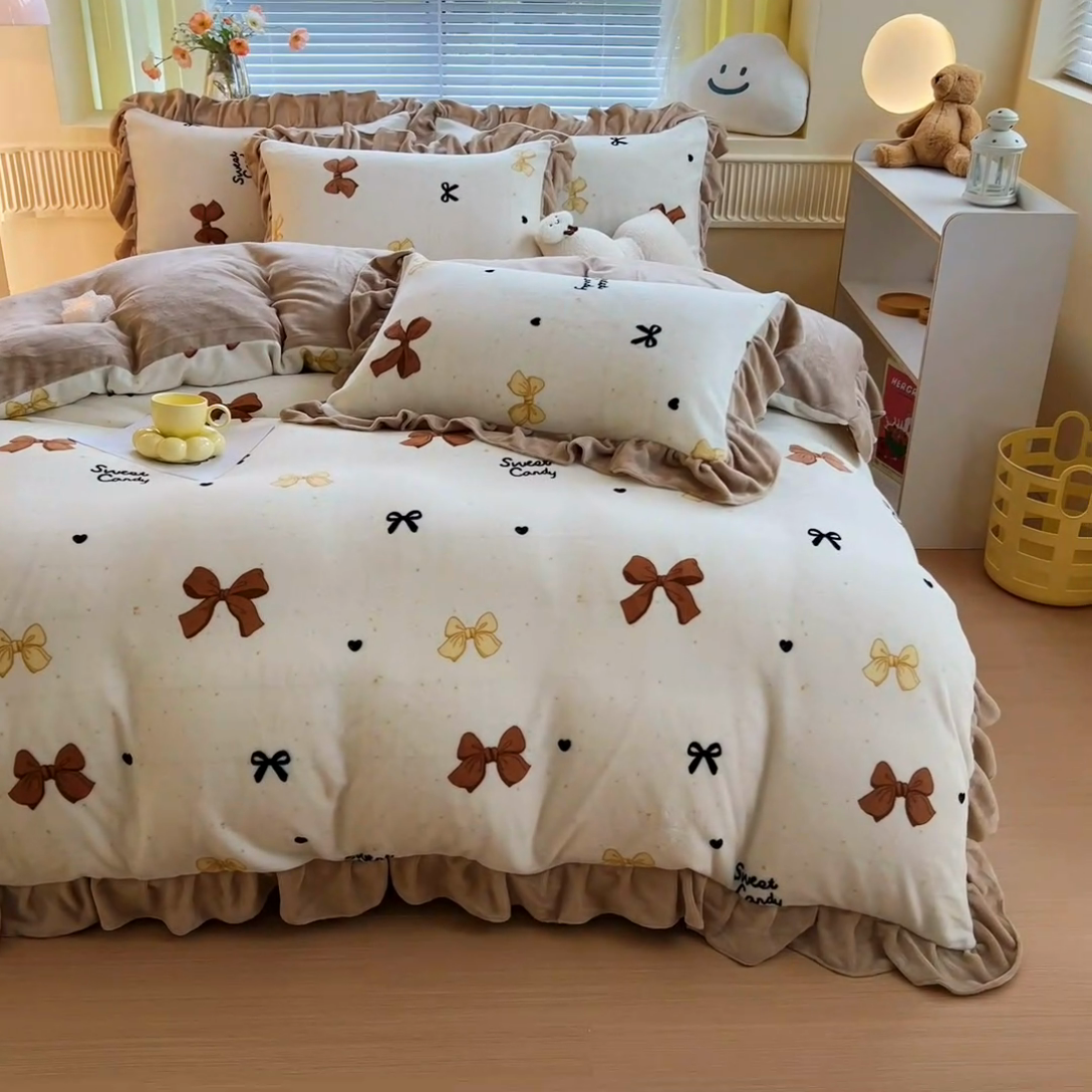 91家纺网 家纺一手货源 找家纺 找底底家纺 2024新款牛奶绒印花四件套 奶咖蝴蝶结