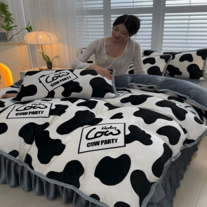 91家纺网 家纺一手货源 找家纺 绒耀 2025新款高克重牛奶绒四件套保暖四件套直播爆款电商爆款 小奶牛