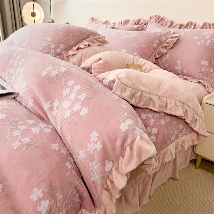 91家纺网 家纺一手货源 找家纺 2024新品A类牛奶绒韩版雕花四件套 梨花海棠-豆沙