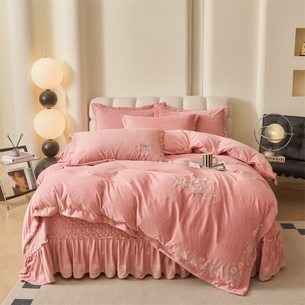 91家纺网 家纺一手货源 找家纺 2024新款锦肤绒蝶恋花床盖款四件套 蝶恋花-浅豆沙