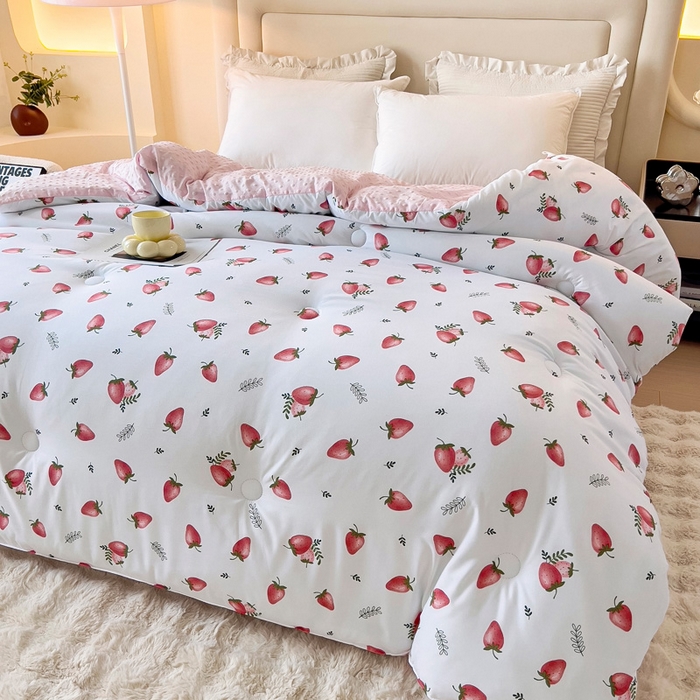 91家纺网 家纺一手货源 找家纺 暖阁 2025新款A类水洗棉豆豆被冬被春秋被被子被芯 草莓甜心