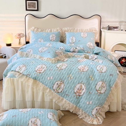 91家纺网 家纺一手货源 找家纺 恋尚 2025新款印花蜜桃棉夹棉床笠式床裙四件套韩版花边四件套 贝妮兔