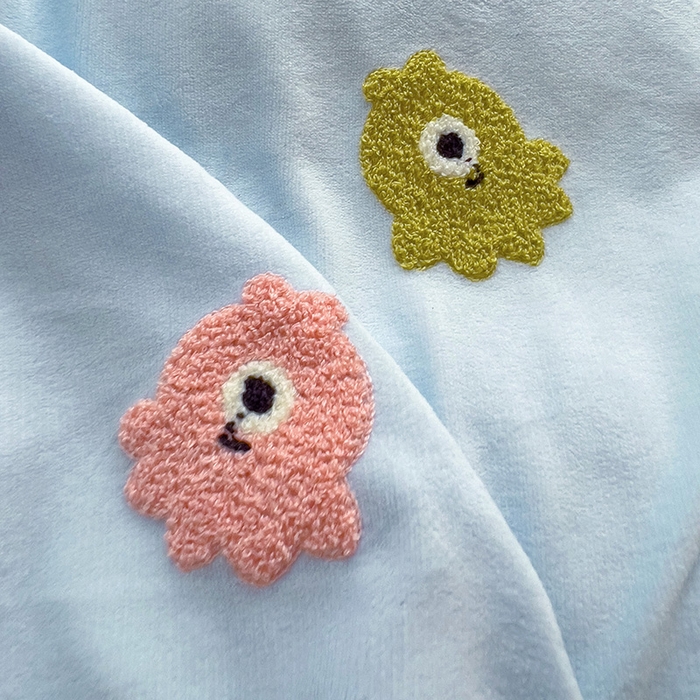 91家纺网 家纺一手货源 找家纺 梦之岛 2024新款多巴胺小怪兽可爱牛奶绒毛巾绣四件套 小怪兽-蓝